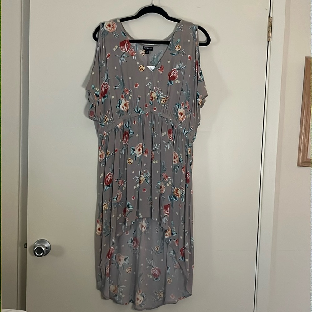 NWT Torrid high low gauzy tunic with tie sleeves